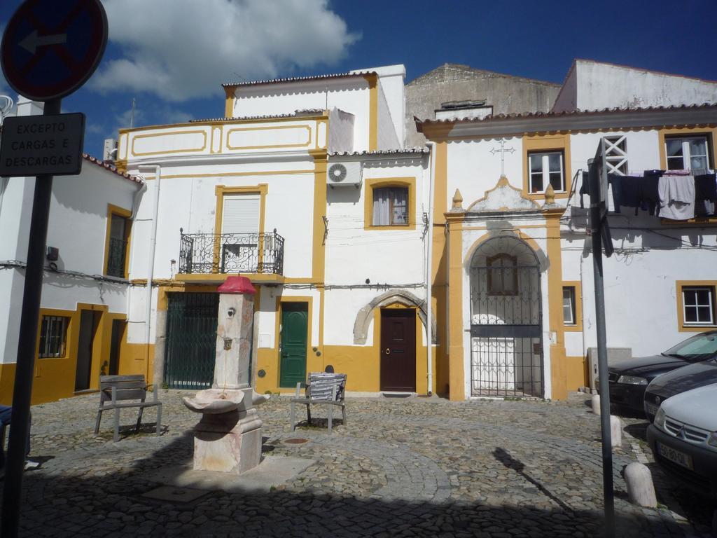 Ebora Home - Garage Free - Centro Historico Apartment Evora