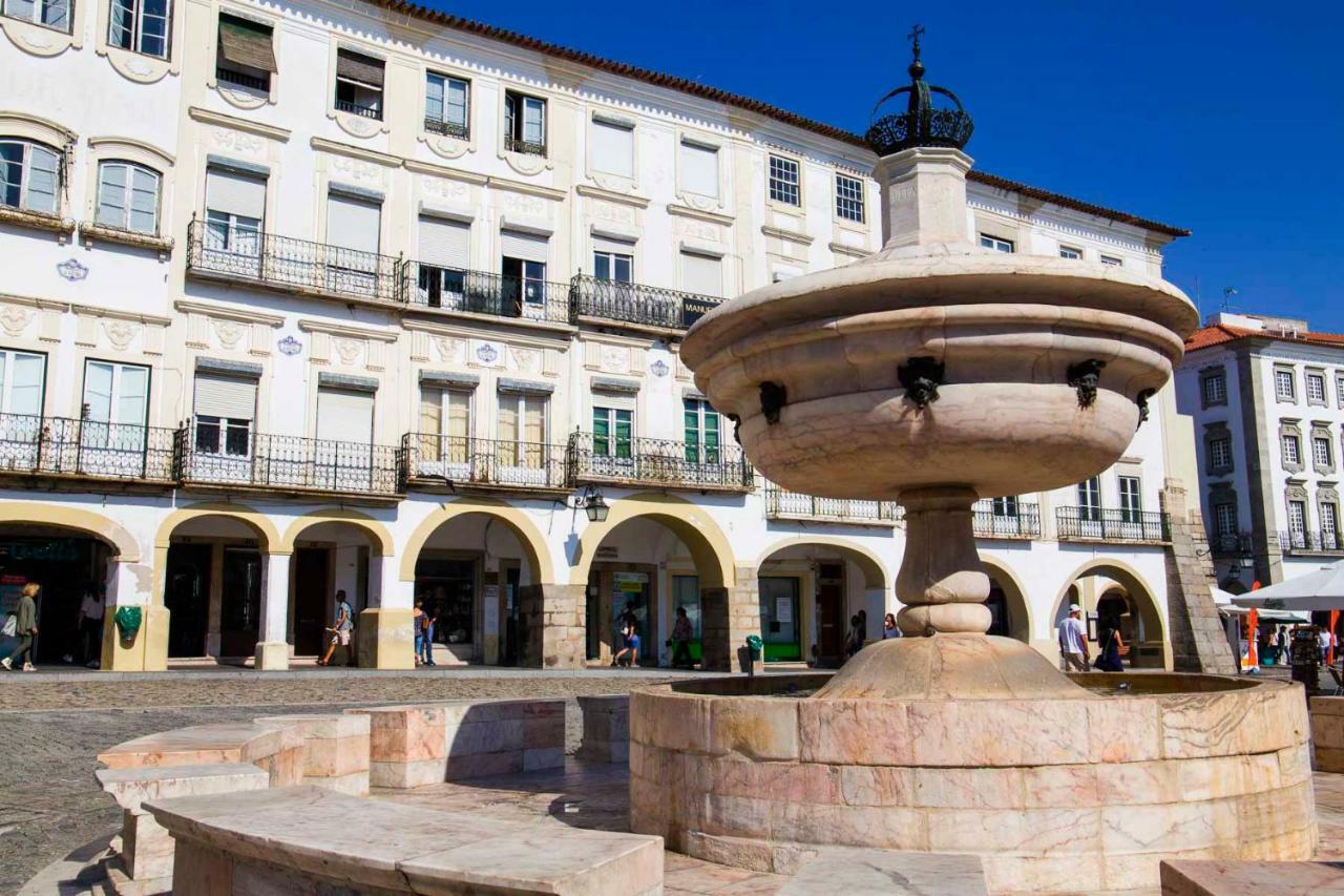 Ebora Home - Garage Free - Centro Historico Apartment Evora